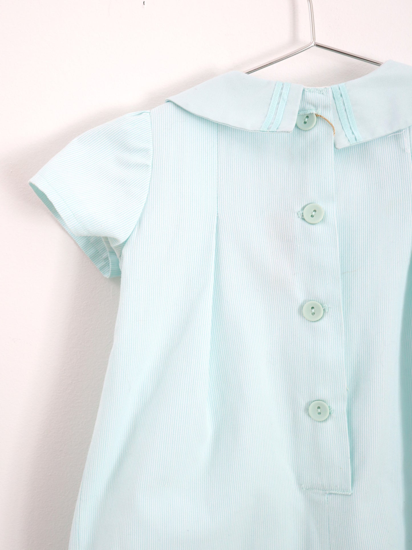 Barboteuse vintage en coton à bulles avec nœuds bleu clair / 12 mois