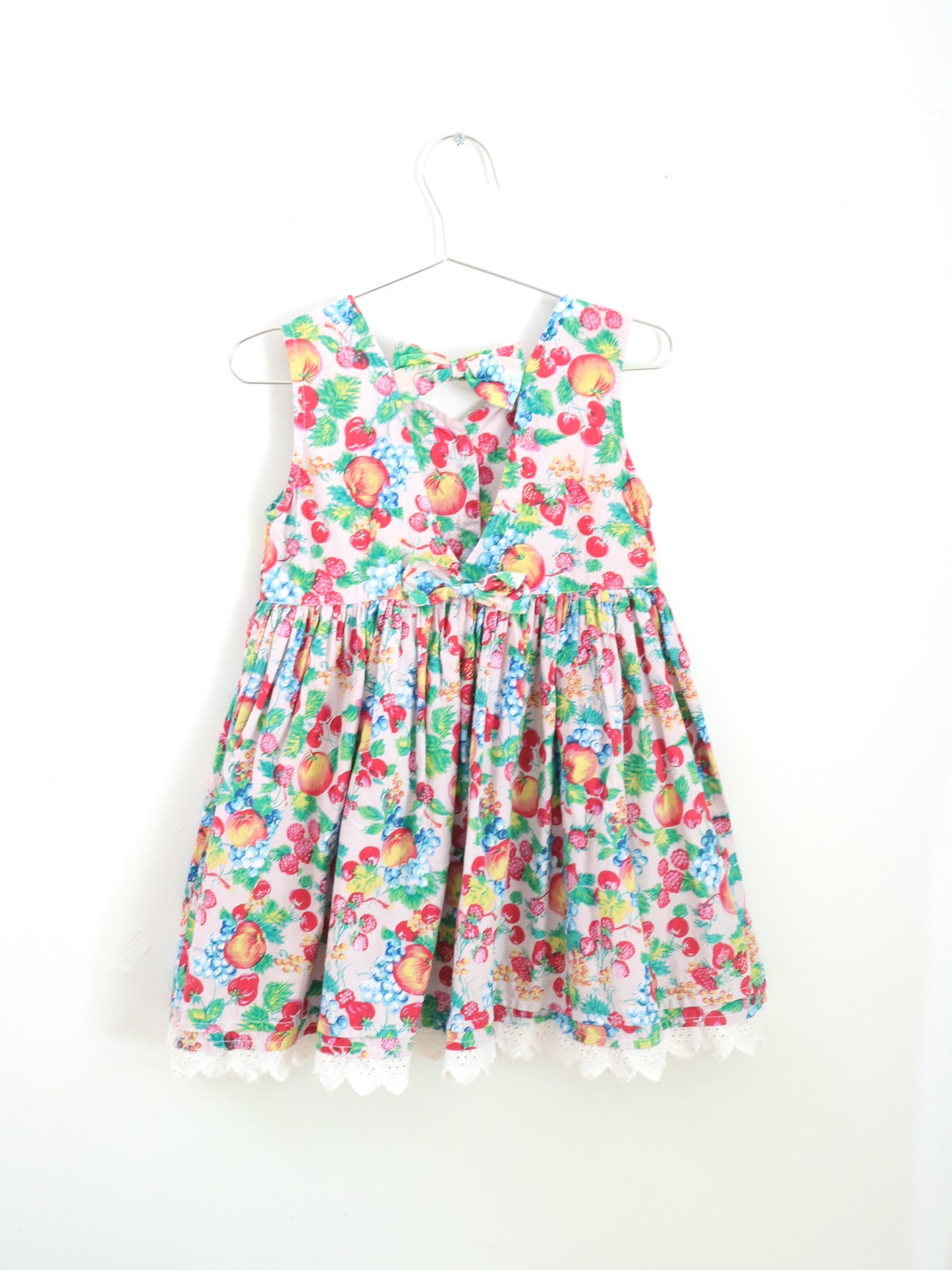 Robe vintage à imprimé fruits roses et nœuds dans le dos / 4 ans