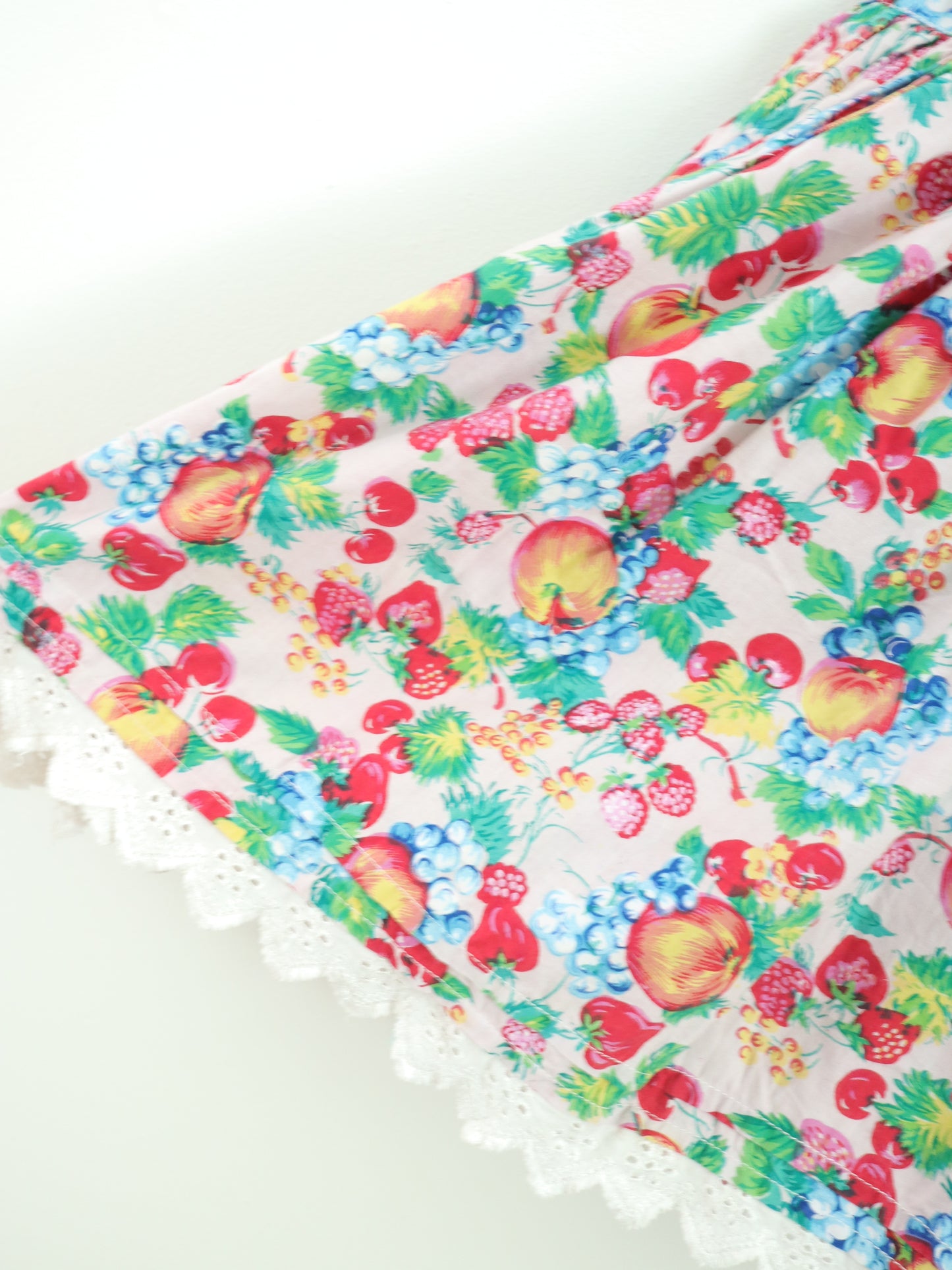 Robe vintage à imprimé fruits roses et nœuds dans le dos / 4 ans