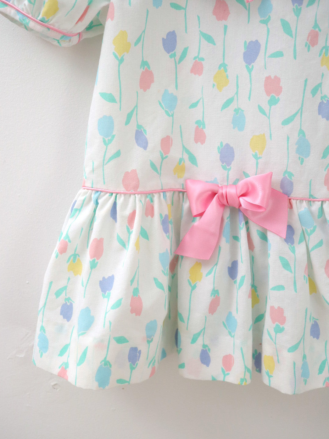 Robe vintage à imprimé fruits roses et nœuds dans le dos / 4 ans