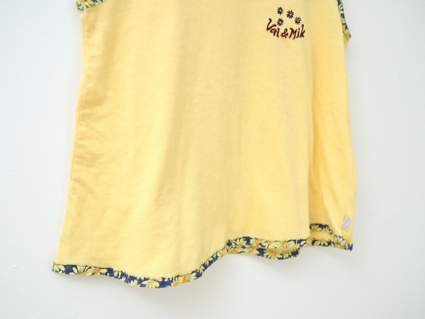 Vintage kids yellow flower tank top tee / Made in Canada / Size 5-6Y