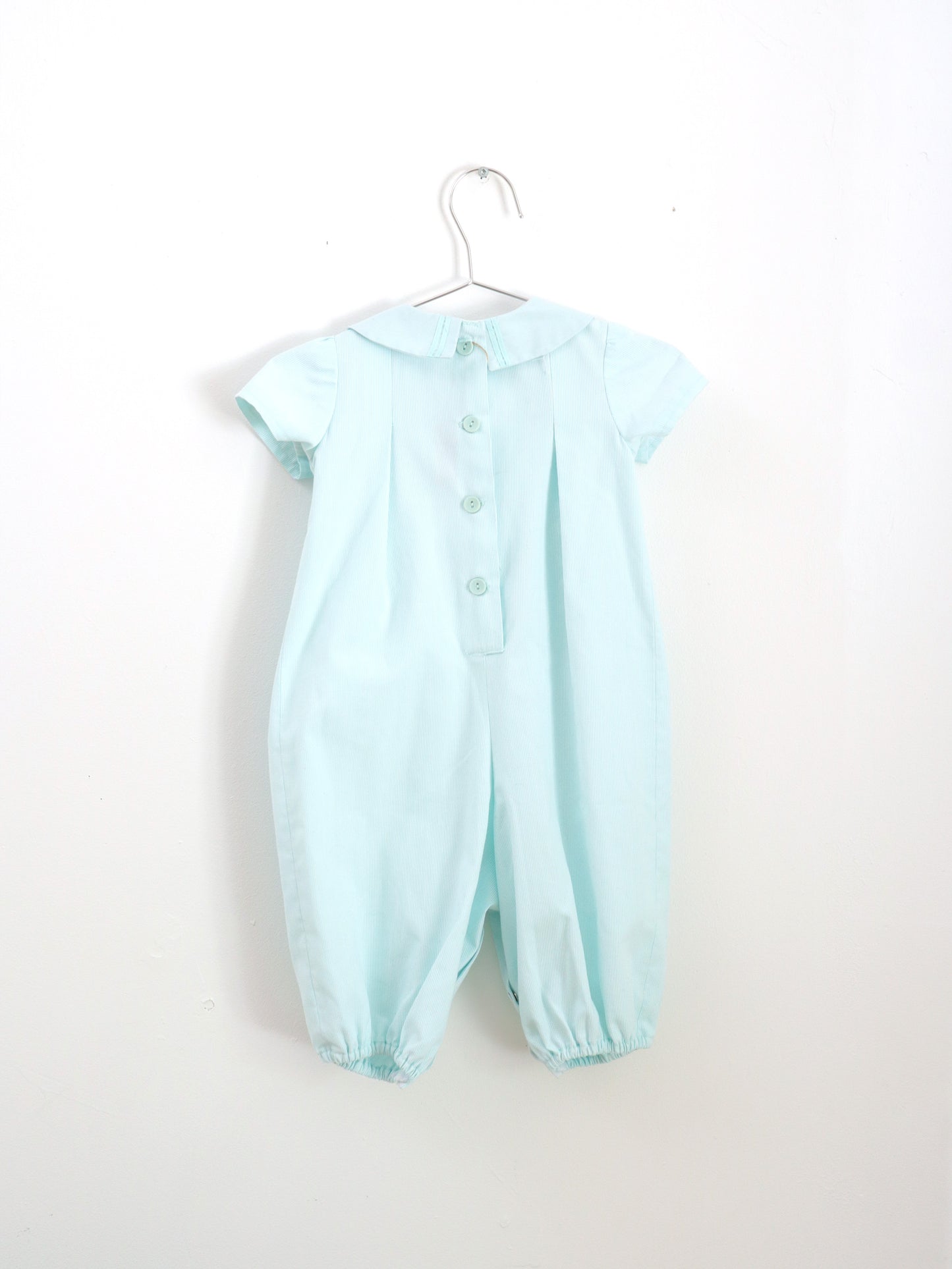 Barboteuse vintage en coton à bulles avec nœuds bleu clair / 12 mois