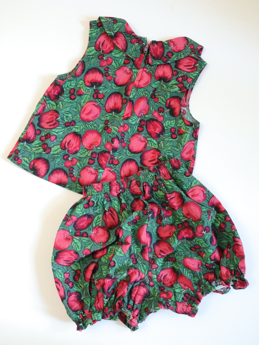 Vintage Apple Print Top & Shorts Outfit SET / 2Y