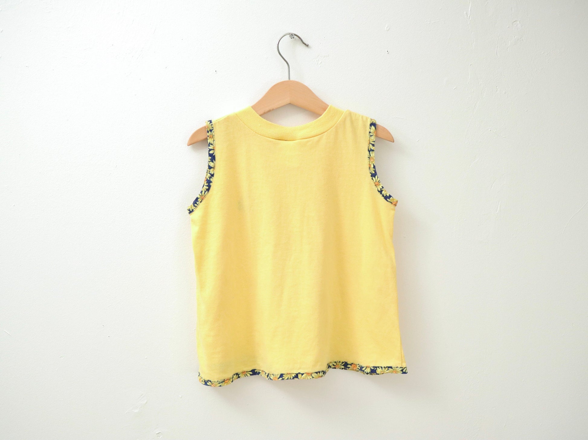 Vintage kids yellow flower tank top tee / Made in Canada / Size 5-6Y